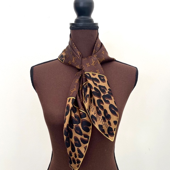 New Louis Vuitton Scarf Leopard Print Monogram Flower Silk Wrap - Picture 14 of 16